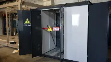 Киосковая комплектная трансформаторная подстанция Dextra Electric с открытыми дверями